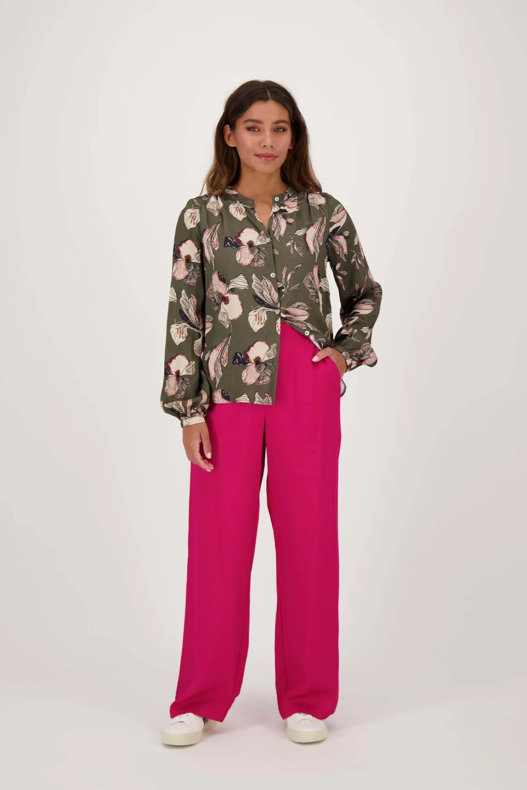 zusss_blouse_met_iris_bloemen_print_donkergroen_1.webp Online blouse met iris bloemen print Tops