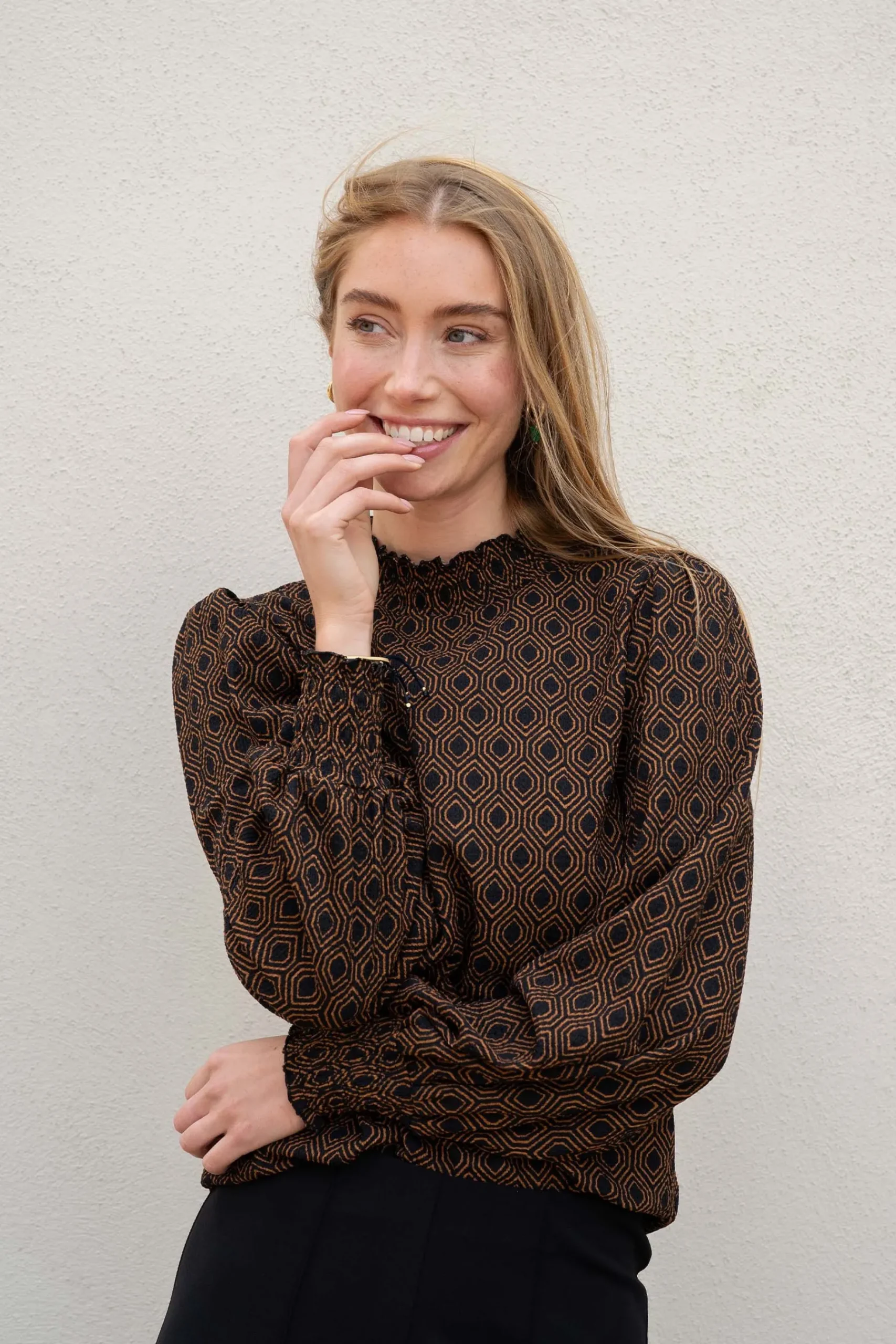 zusss_col_met_blockprint_zwartcamel_3.webp Outlet col met blockprint Tops