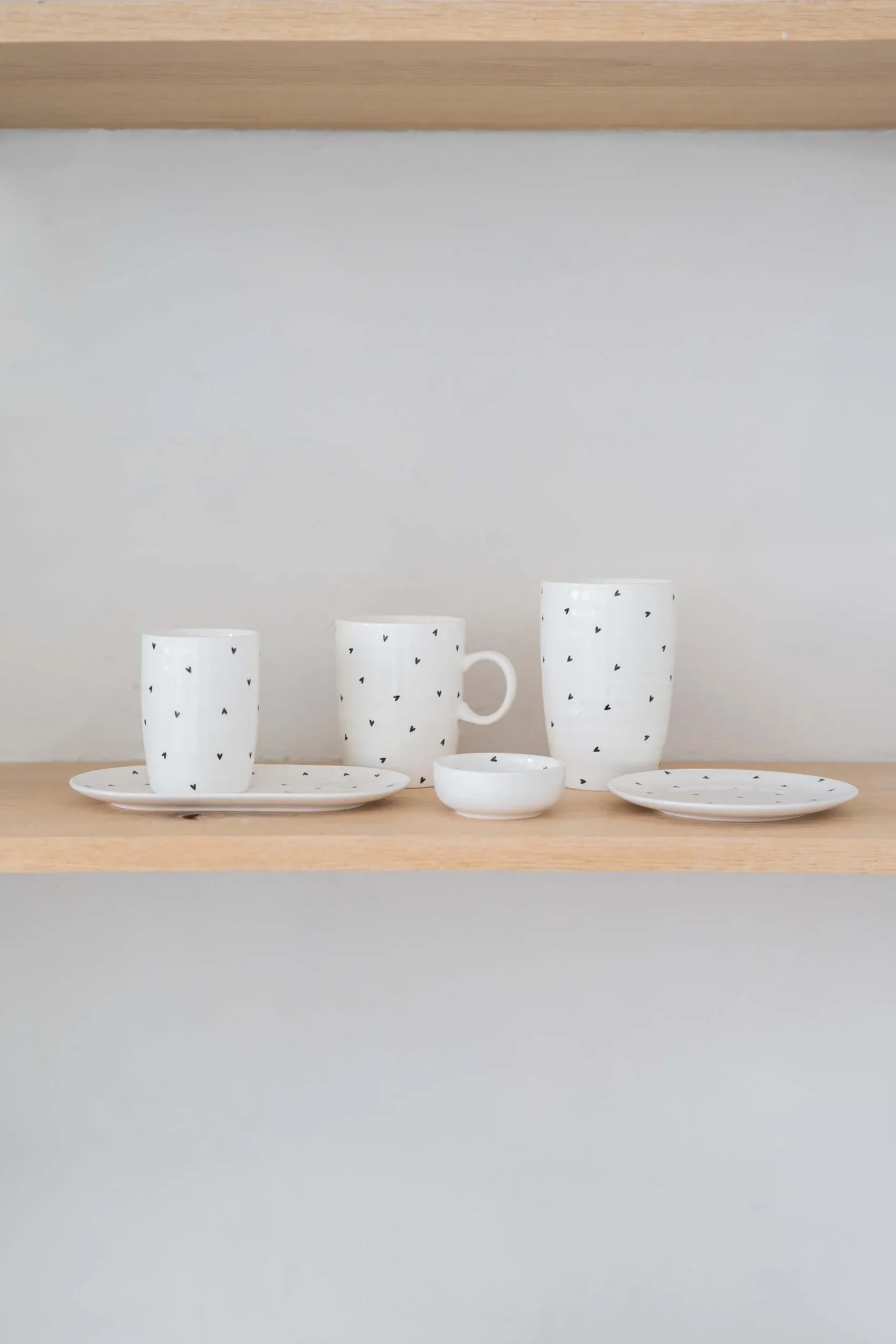 zusss_gebaksbordje_hartjes_witantracietgrijs_2.webp Cheap gebaksbordje hartjes Servies