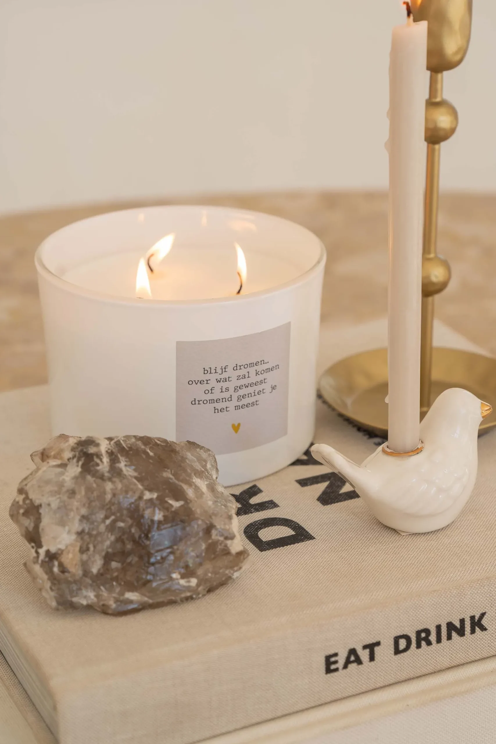 zusss_geurkaars_in_glas_gedicht_blijf_dromen_l_zand_1.webp Cheap geurkaars in glas gedicht blijf dromen L Geurkaarsen