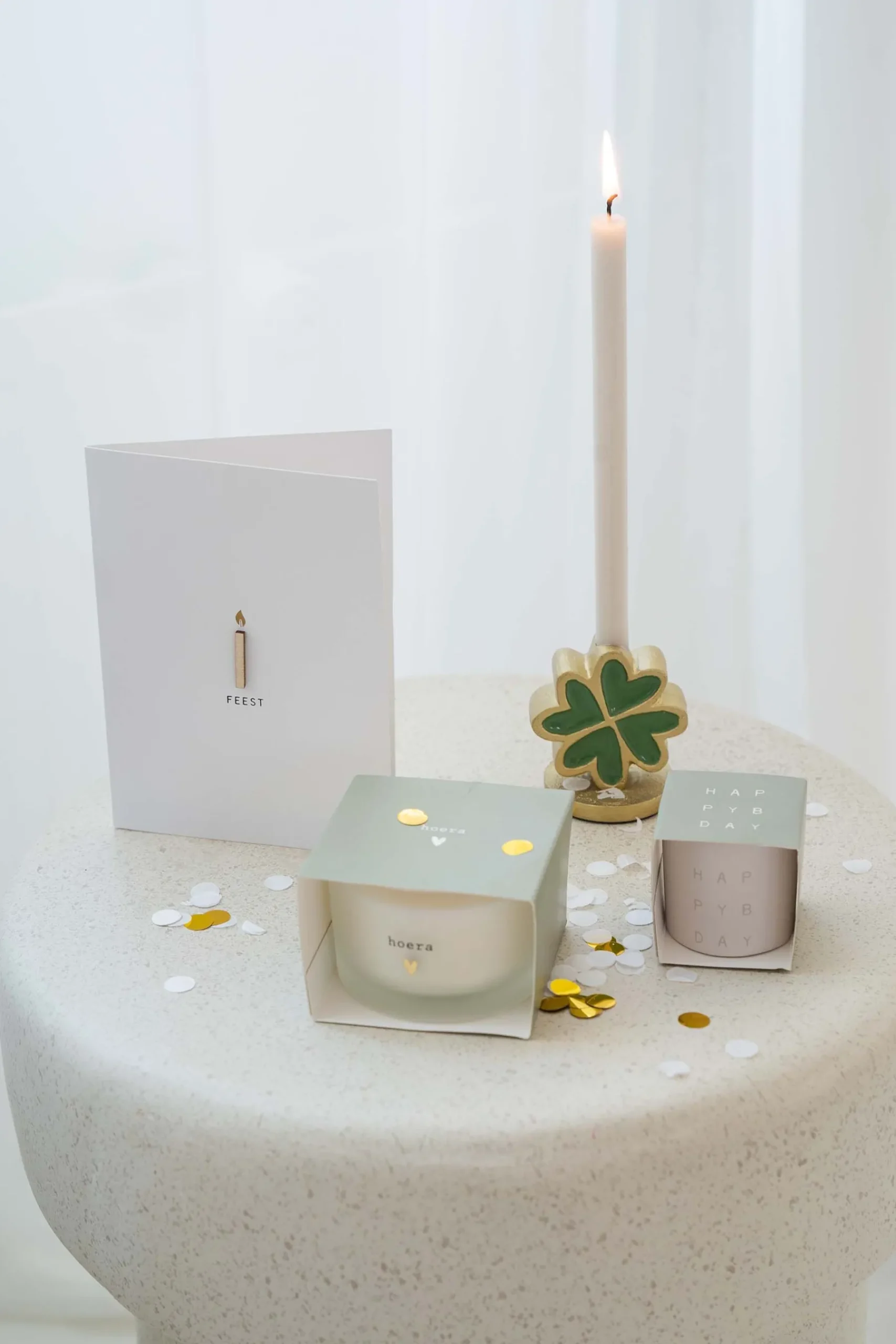 zusss_geurkaars_in_wikkel_hoera_groen_1.webp Sale geurkaars in wikkel hoera Geurkaarsen