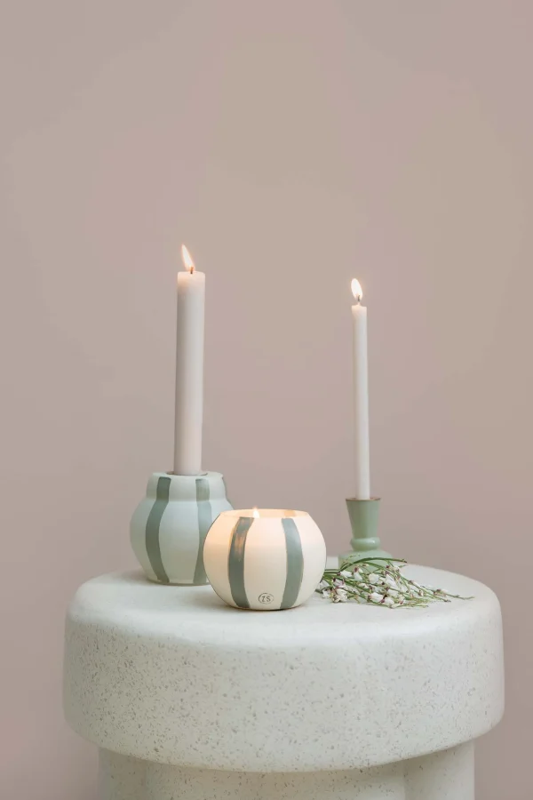 New glazen geurkaars met strepen zand saliegroen Geurkaarsen