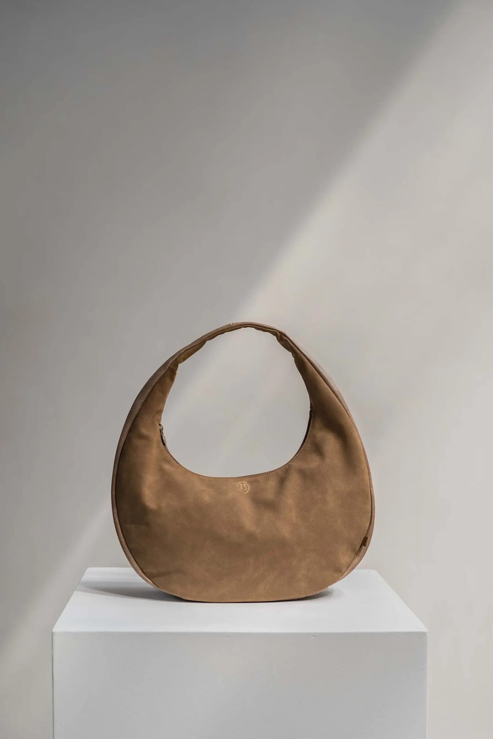 zusss_halve_maantas_bruin_4.webp New halve maantas Schoudertassen & Handtassen