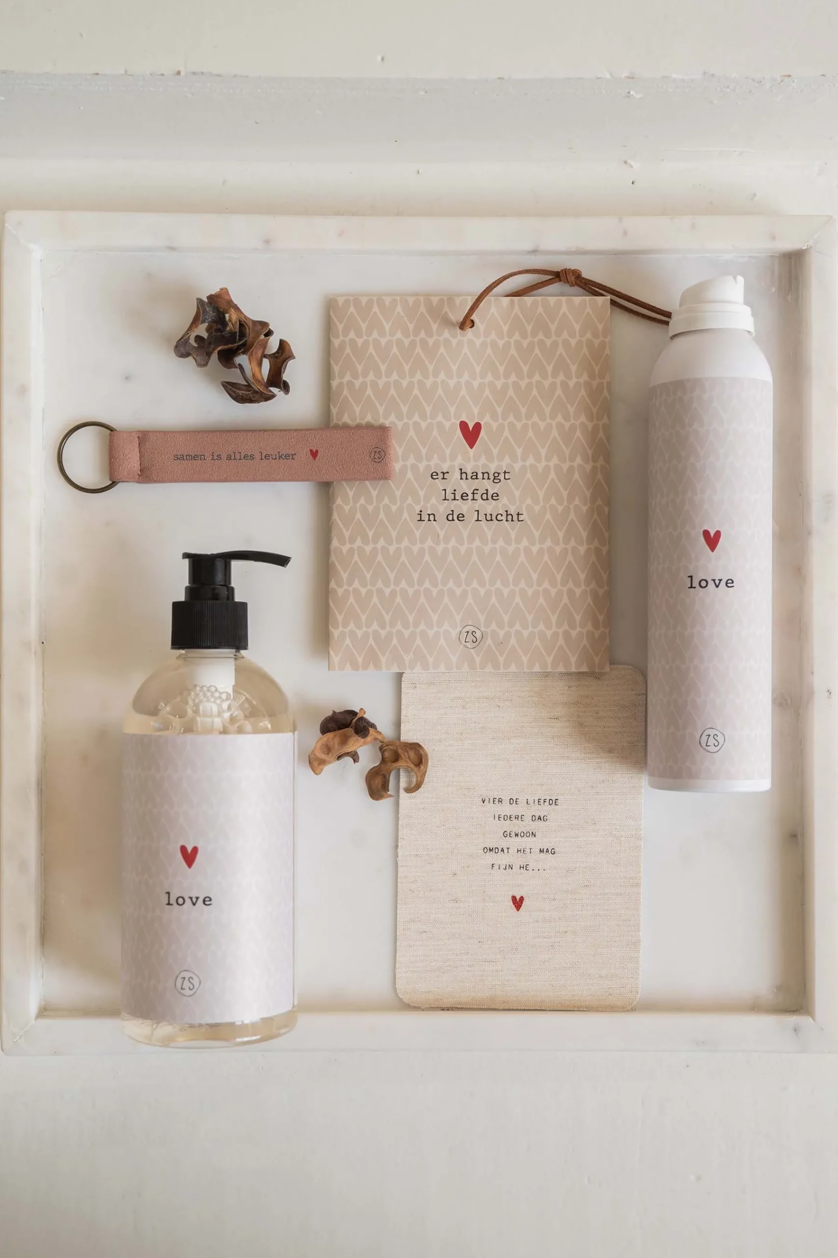 zusss_handzeep_love_zand_1.webp New handzeep love Verzorgingsproducten