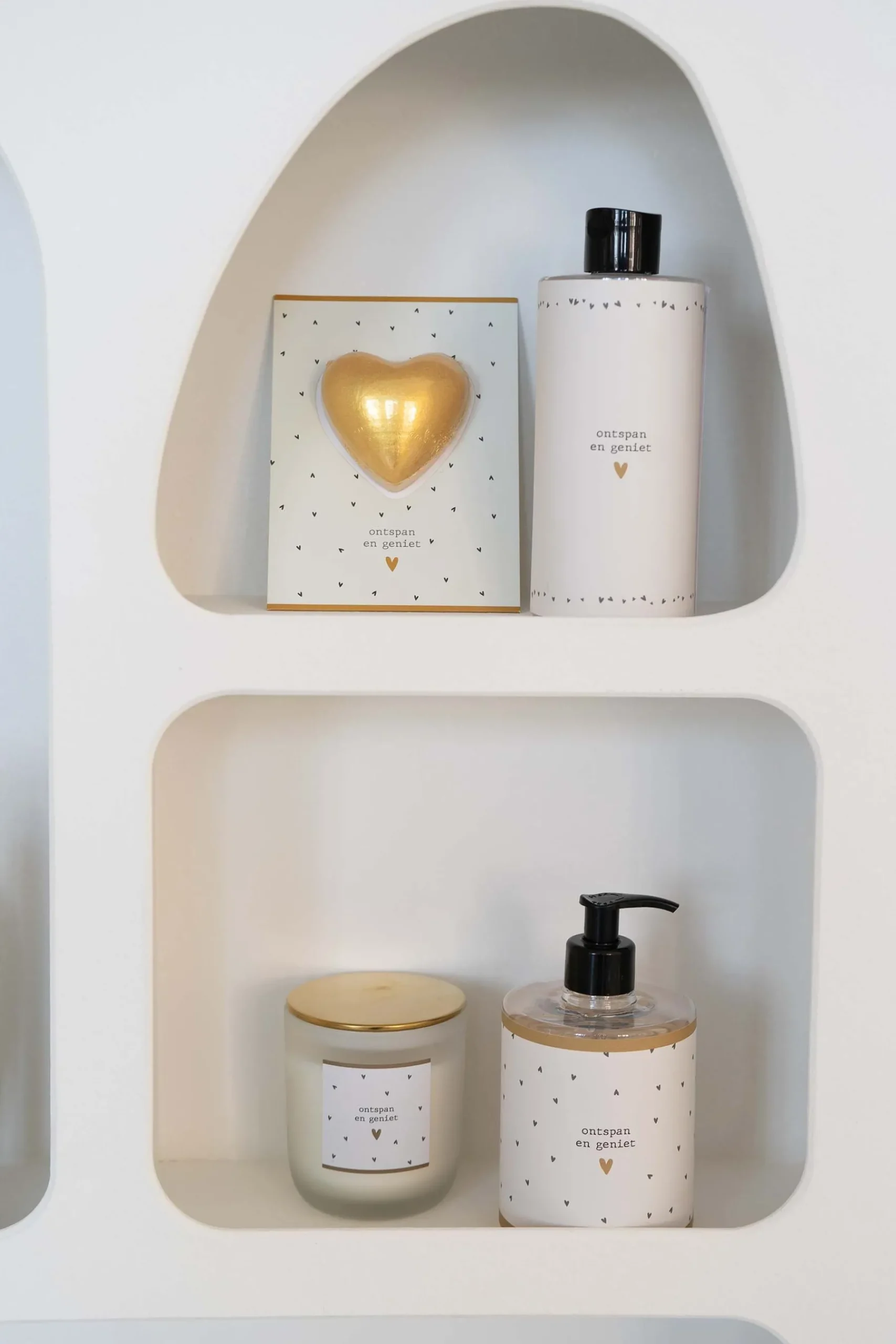 zusss_handzeep_ml_ontspan_en_geniet_antracietgrijsoff_white_1.webp Clearance handzeep 500ml ontspan en geniet antracietgrijs/off white Verzorgingsproducten