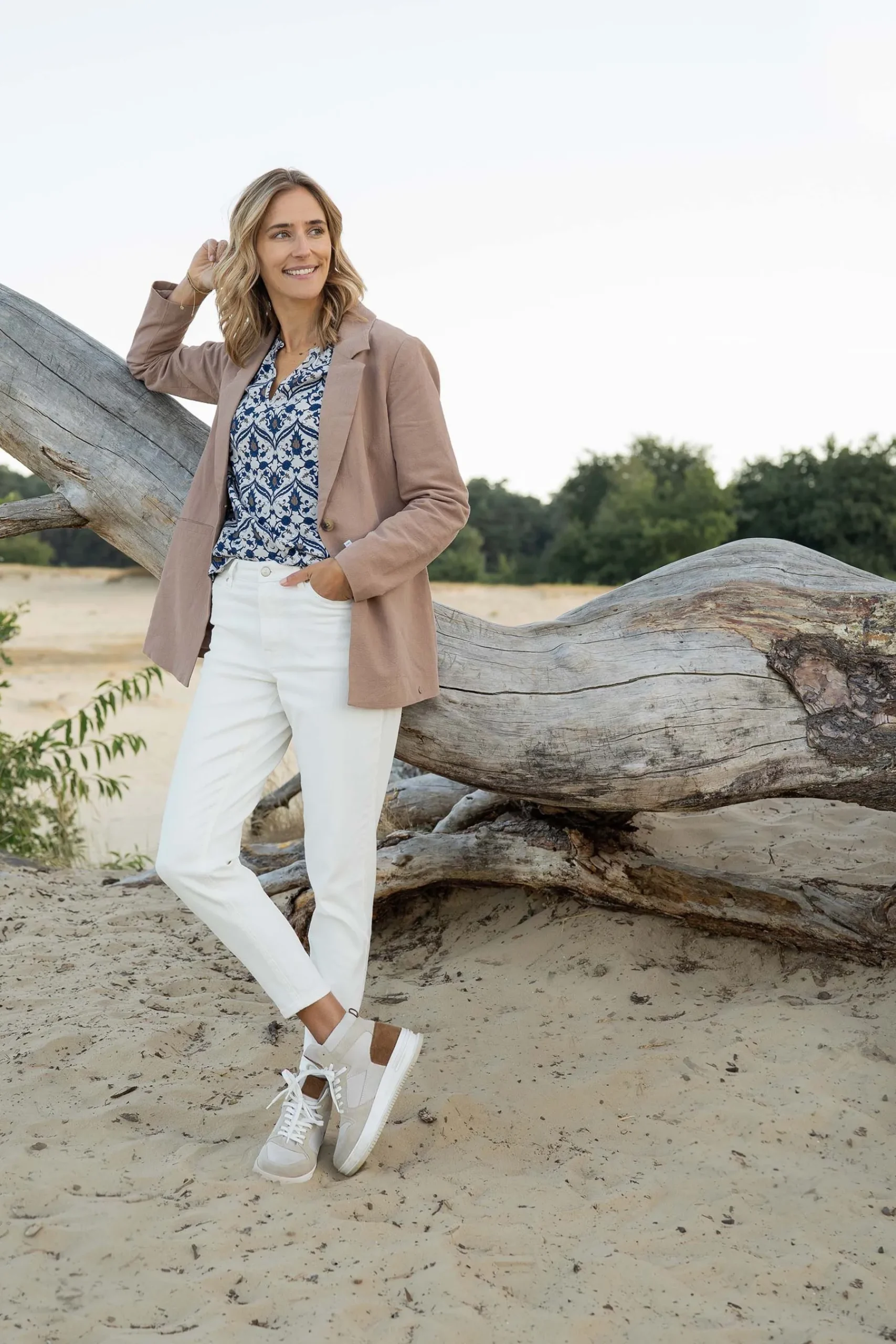 zusss_high_waist_jeans_off_white_5.webp Cheap high waist jeans off white Broeken & Jeans