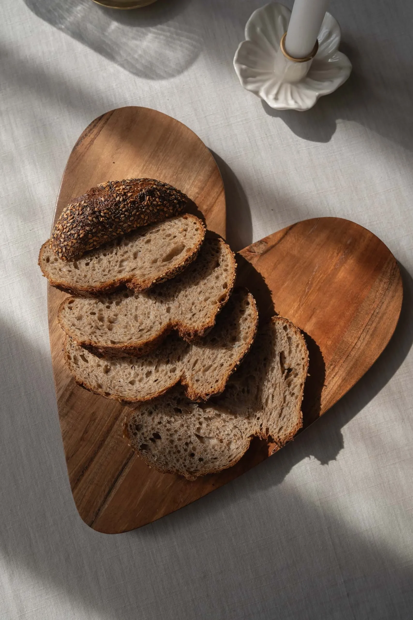 zusss_houten_borrelplank_hartje_donkerbruin_2.webp Outlet houten borrelplank hartje Keukenaccessoires