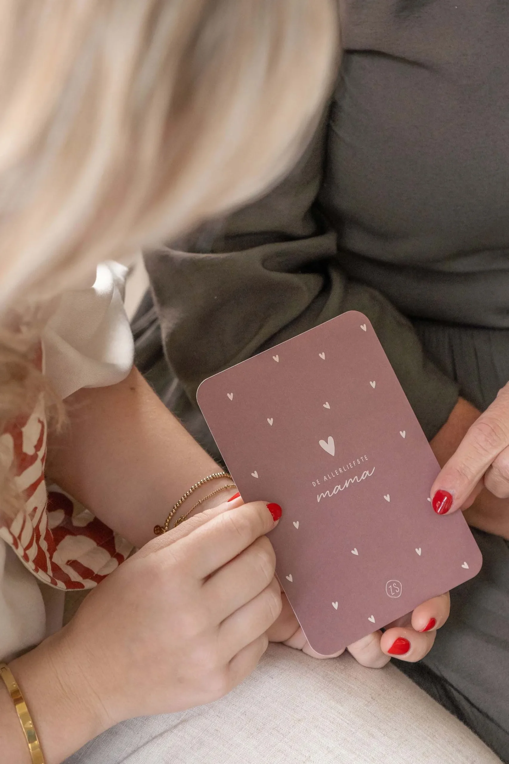 zusss_kaart_ronde_hoeken_de_allerliefste_mama_terra_roze_1.webp Fashion kaart ronde hoeken de allerliefste mama terra roze Kaartjes