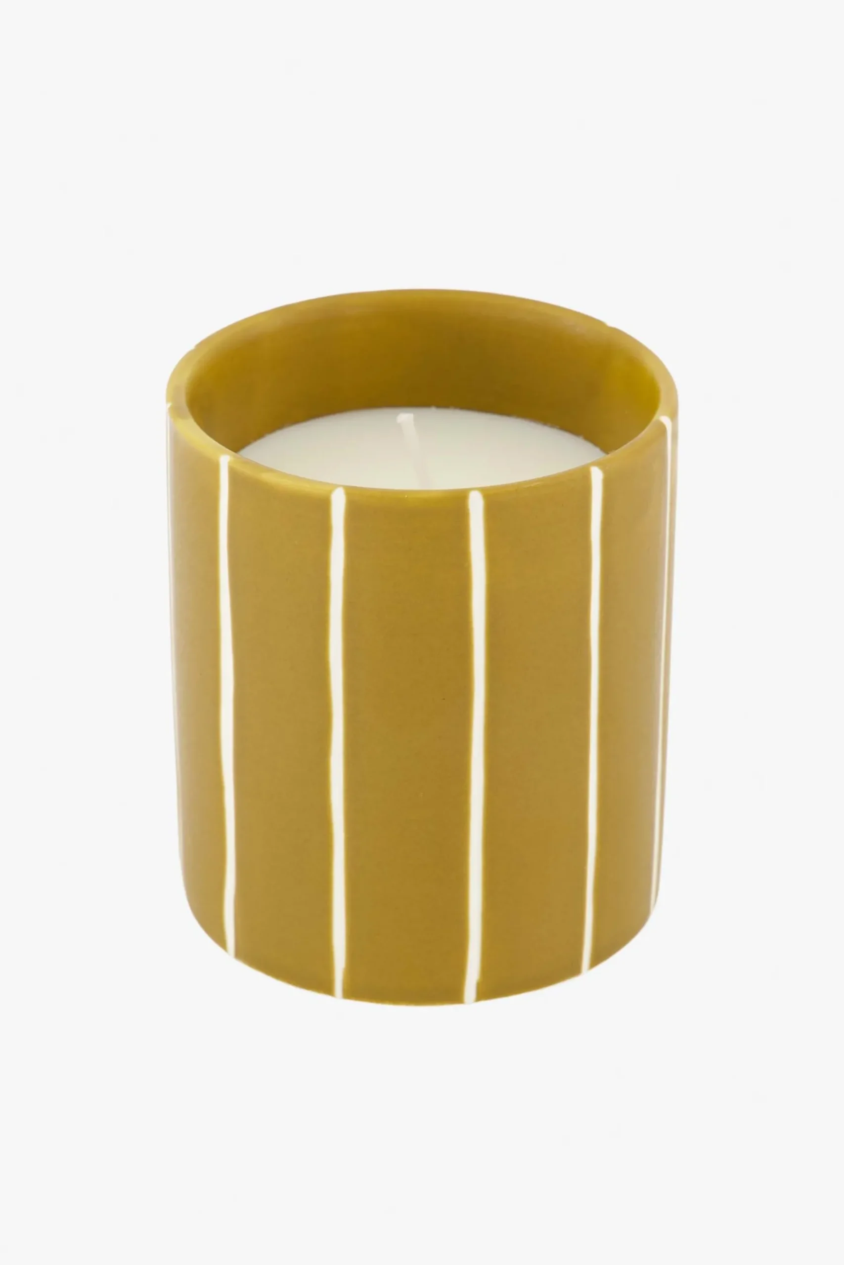 zusss_keramieken_geurkaars_met_houten_deksel_hartje_oker_1.webp Clearance keramieken geurkaars met houten deksel hartje Geurkaarsen