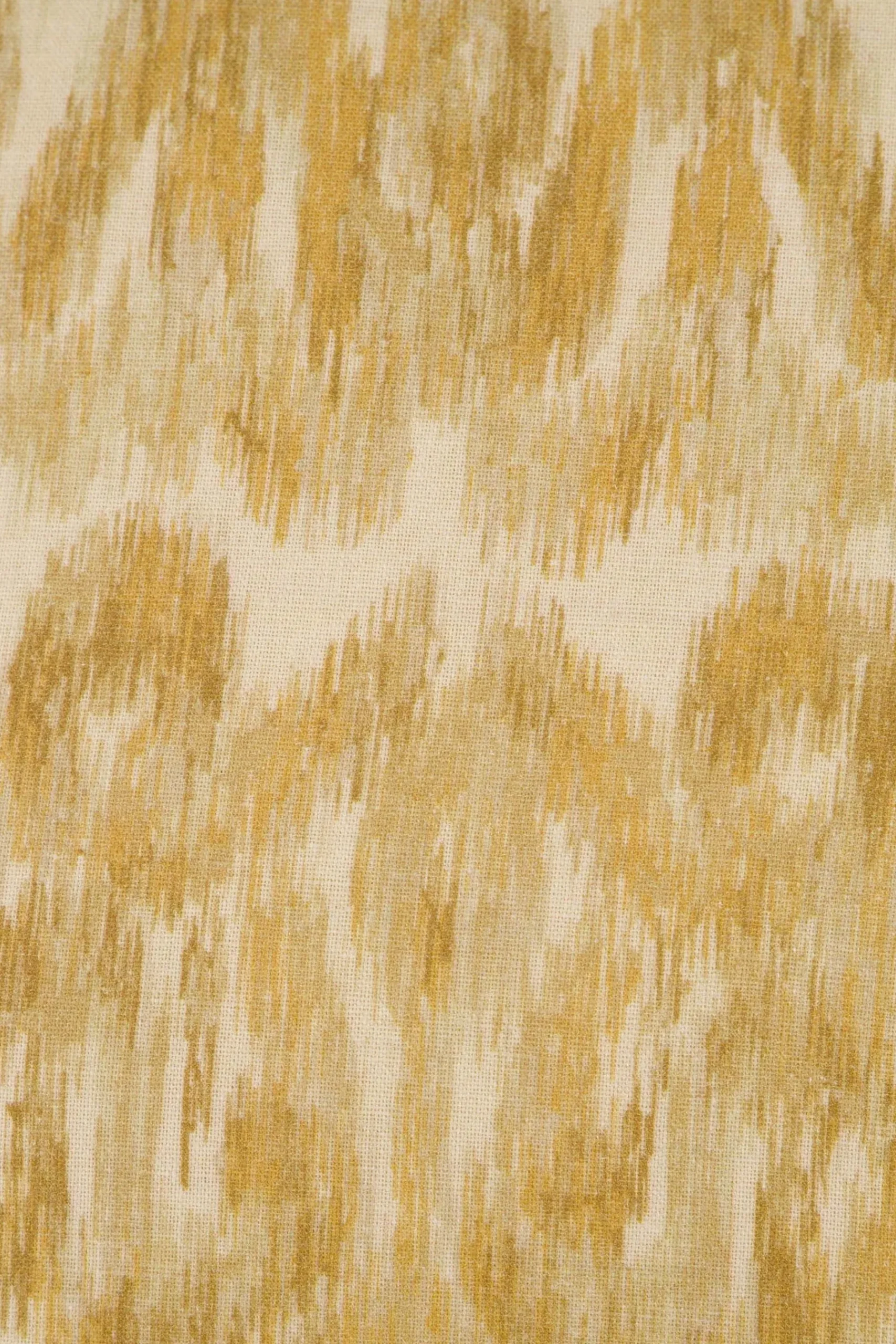 zusss_kussen_ikat_print_xcm_okerecru_2.webp Online kussen ikat print 45x45cm Kussens