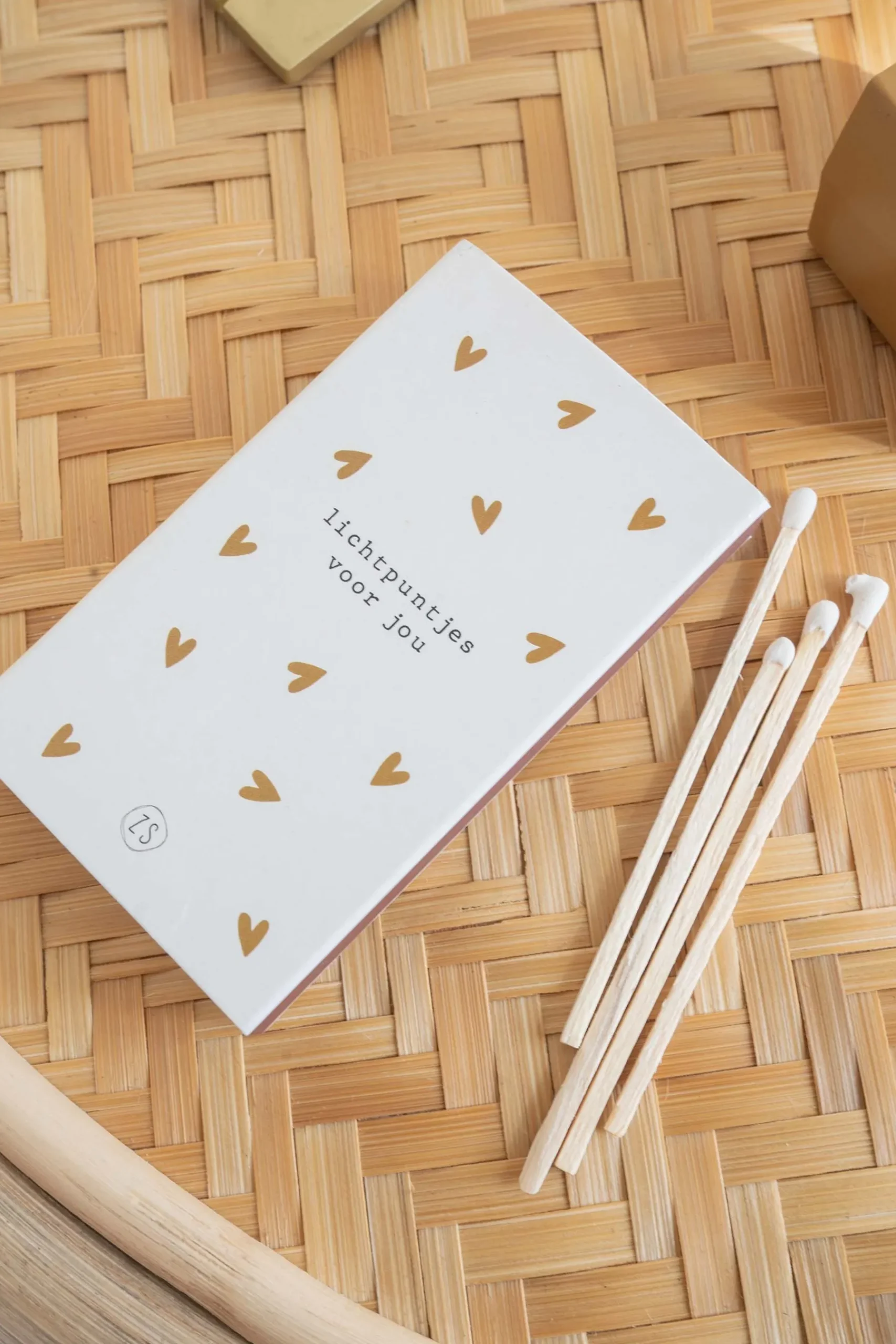 zusss_lucifers_lichtpuntjes_voor_jou_linnen_1.webp Flash Sale lucifers lichtpuntjes voor jou linnen Kaarsen