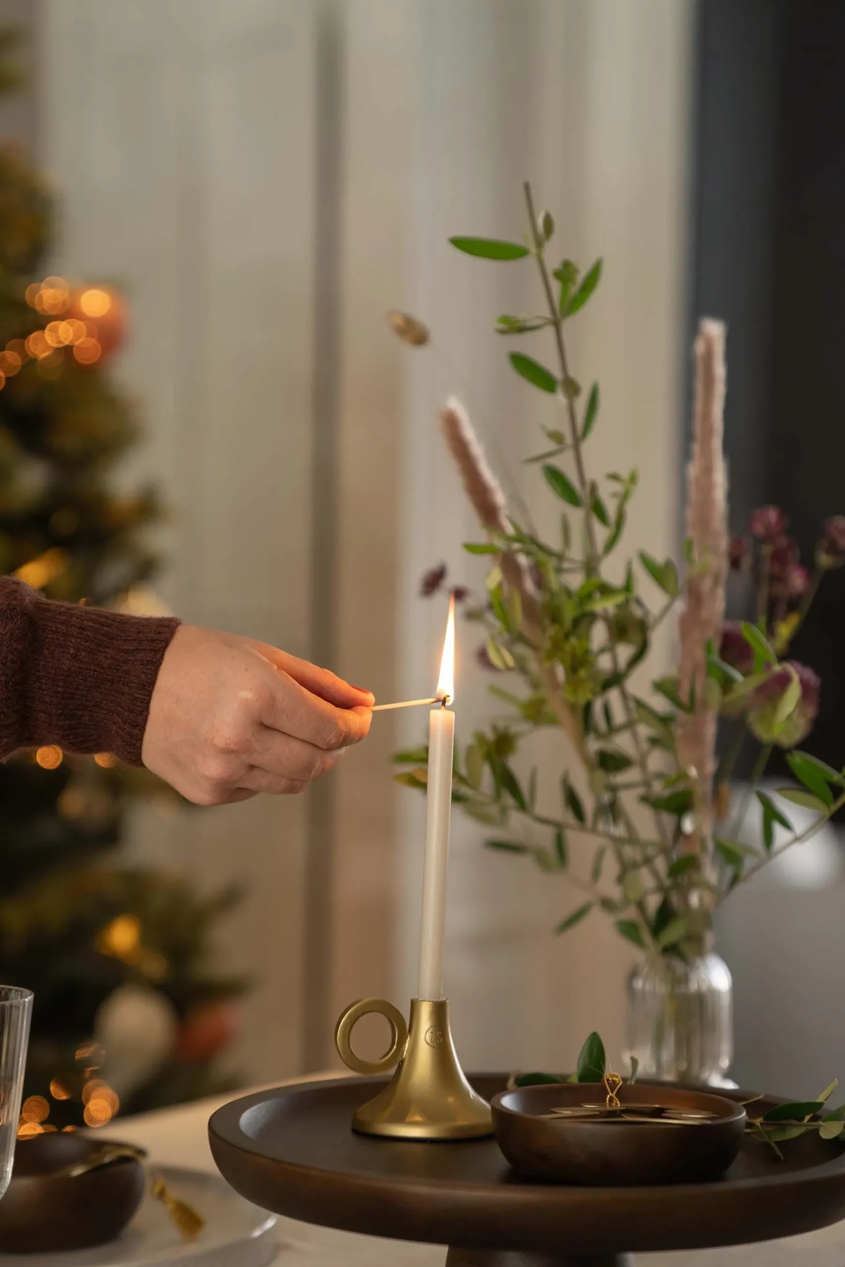 zusss_metalen_kandelaartje_met_oor_goud_3.webp Store metalen kandelaartje met oor Kaarsen | Kaarsenhouders