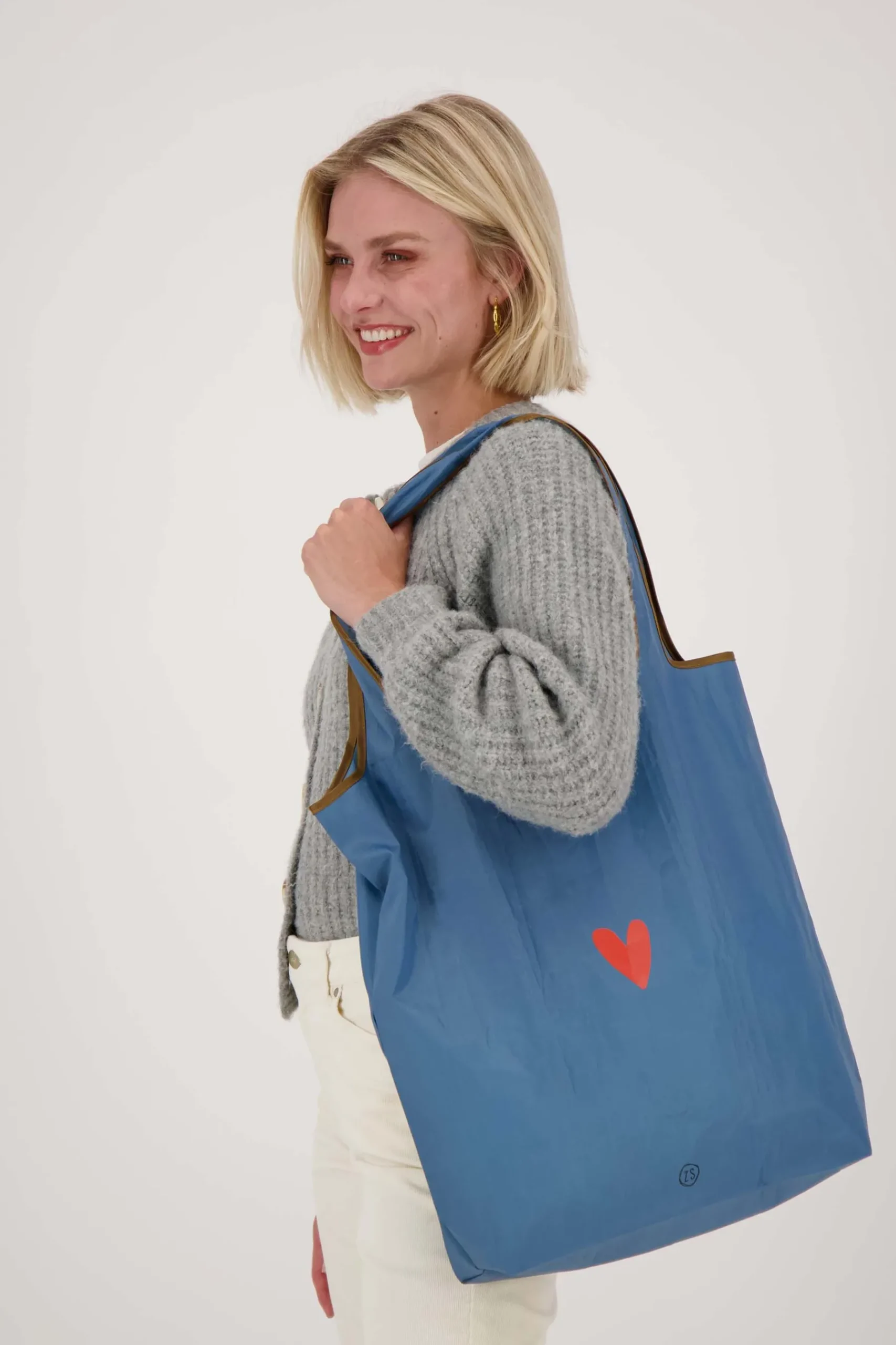 zusss_opvouwbaar_boodschappentasje_smile_grijsblauw_1.webp Best opvouwbaar boodschappentasje smile Schoudertassen & Handtassen