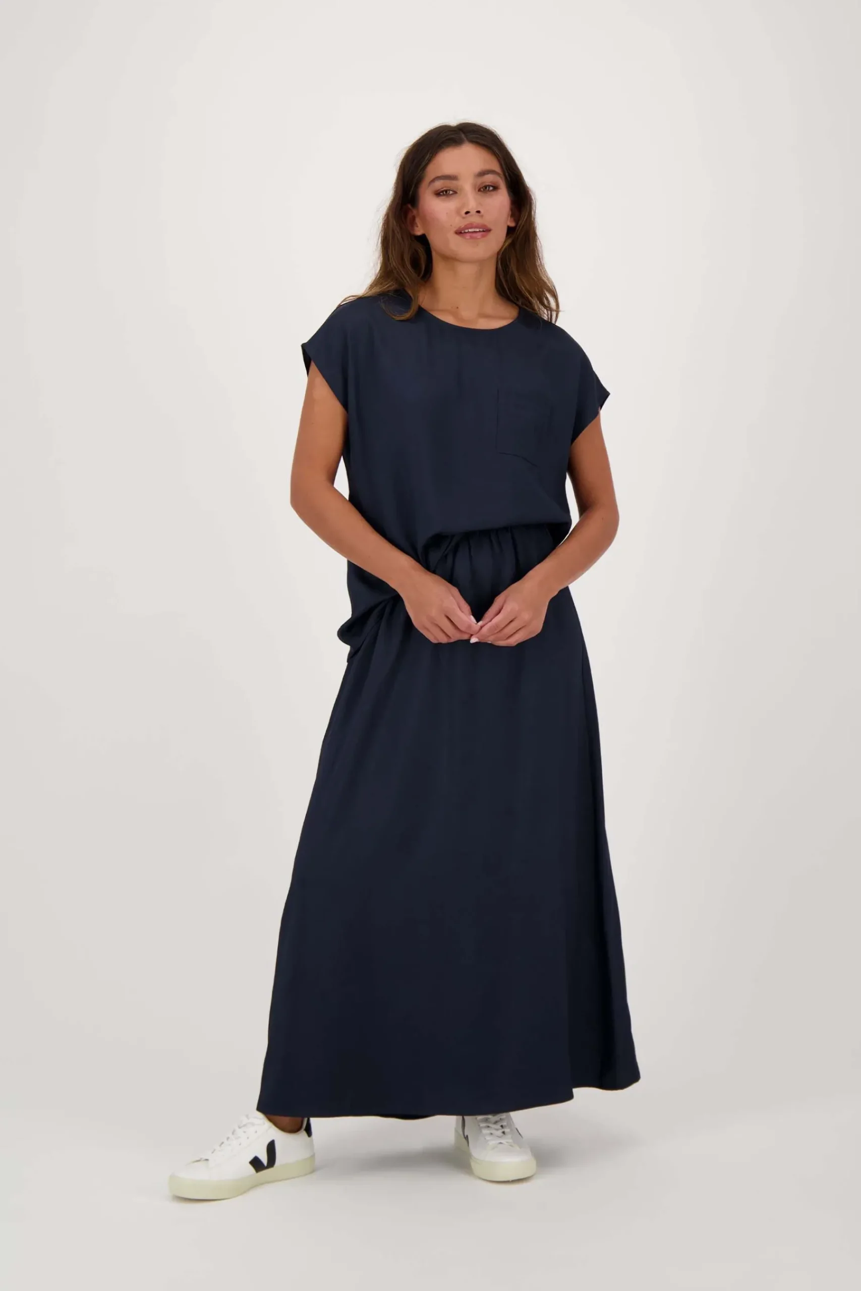 zusss_satijnen_twill_rok_donkerblauw_1.webp Best satijnen twill rok Jurkjes & Rokken
