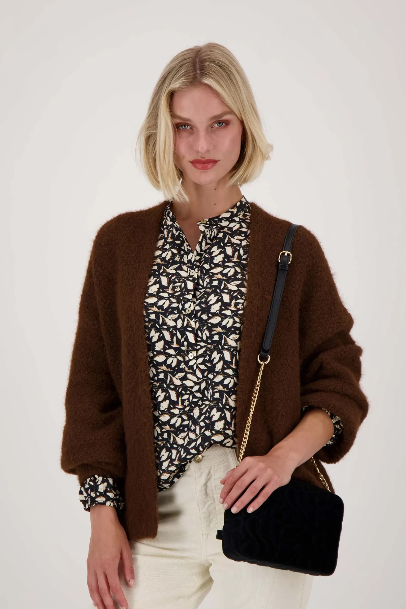 zusss_schoudertasje_met_stiksels_zwart_1.webp Online schoudertasje met stiksels Schoudertassen & Handtassen