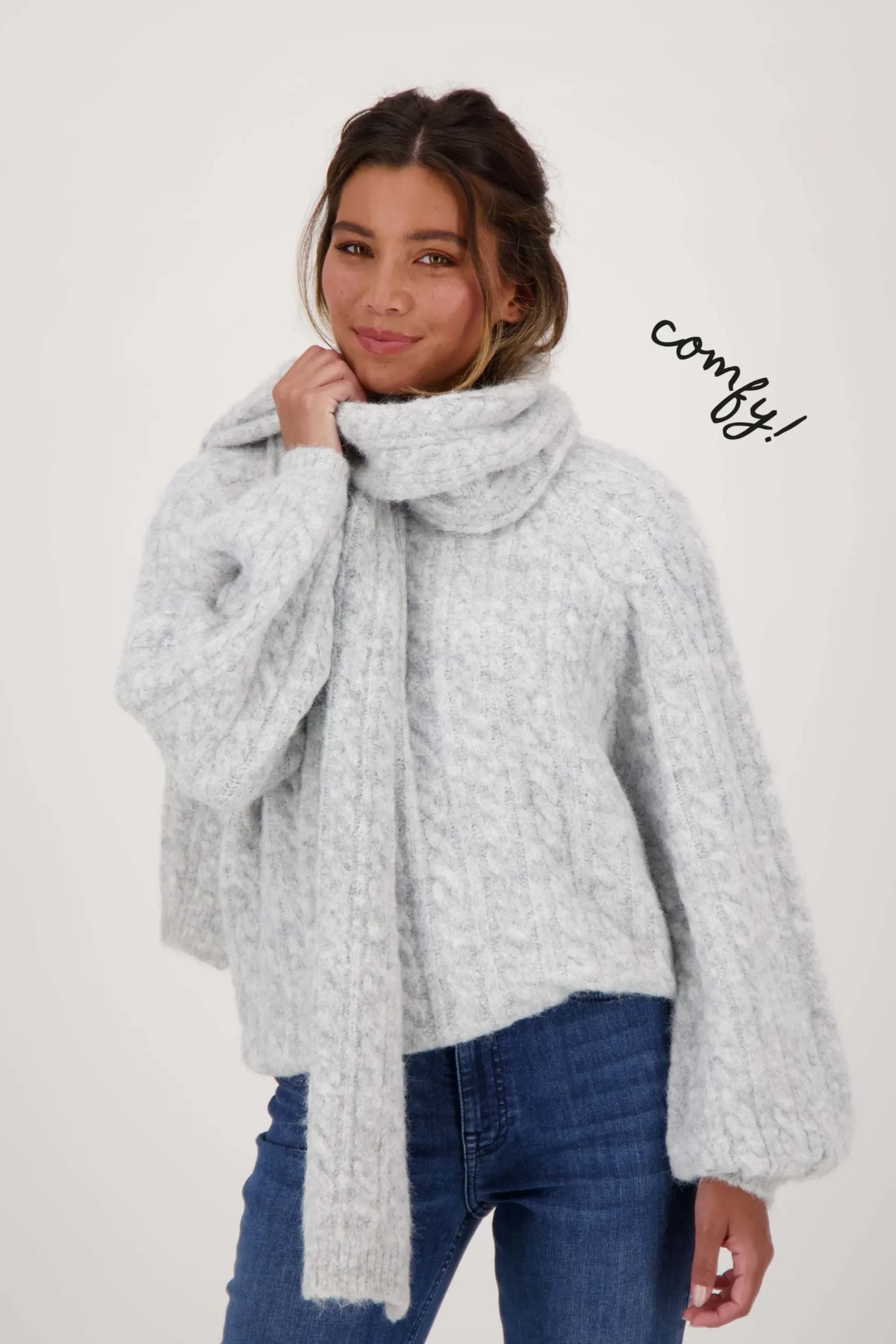 zusss_sjaal_met_kabel_lichtgrijs_1.webp Clearance sjaal met kabel Sjaals & Accessoires