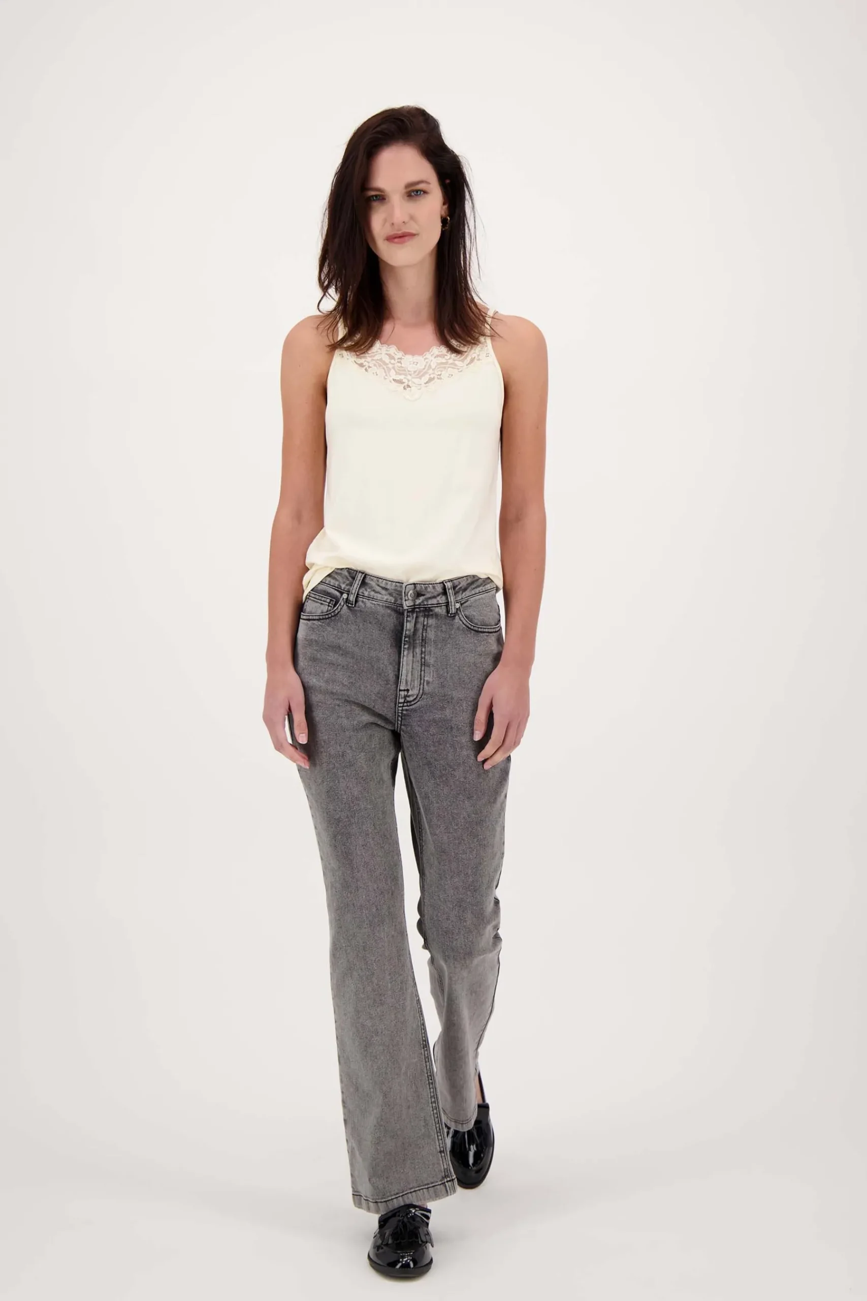 zusss_spaghetti_top_met_kant_creme_1.webp Best spaghetti top met kant Tops