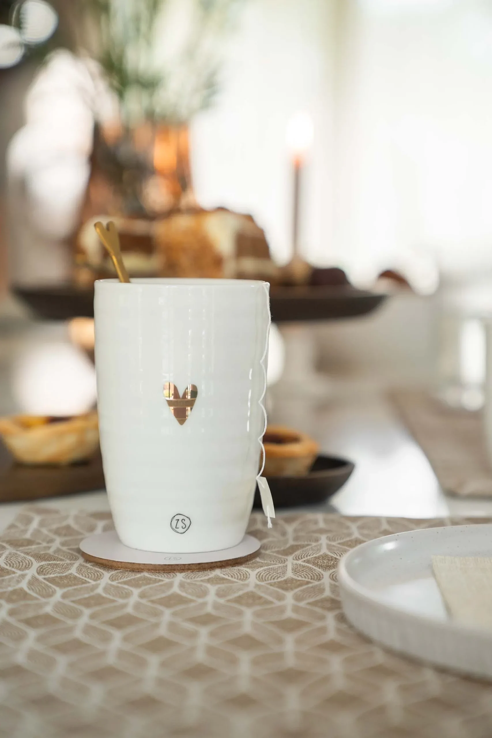 zusss_theemok_l_goud_hartje_wit_2.webp Fashion theemok L goud hartje Servies
