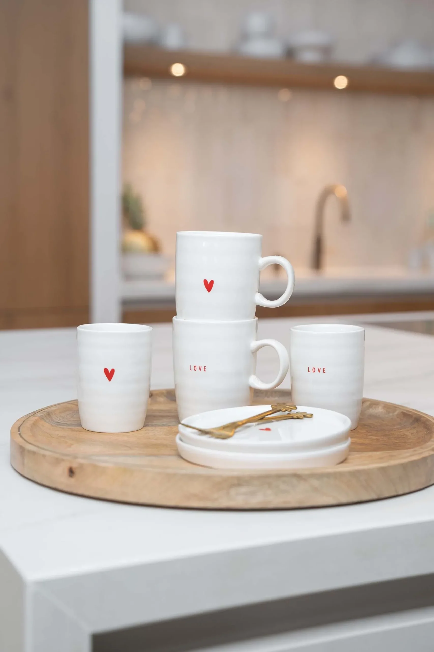 zusss_theemok_wit_met_hartje_rood_1.webp Flash Sale theemok met hartje rood Servies