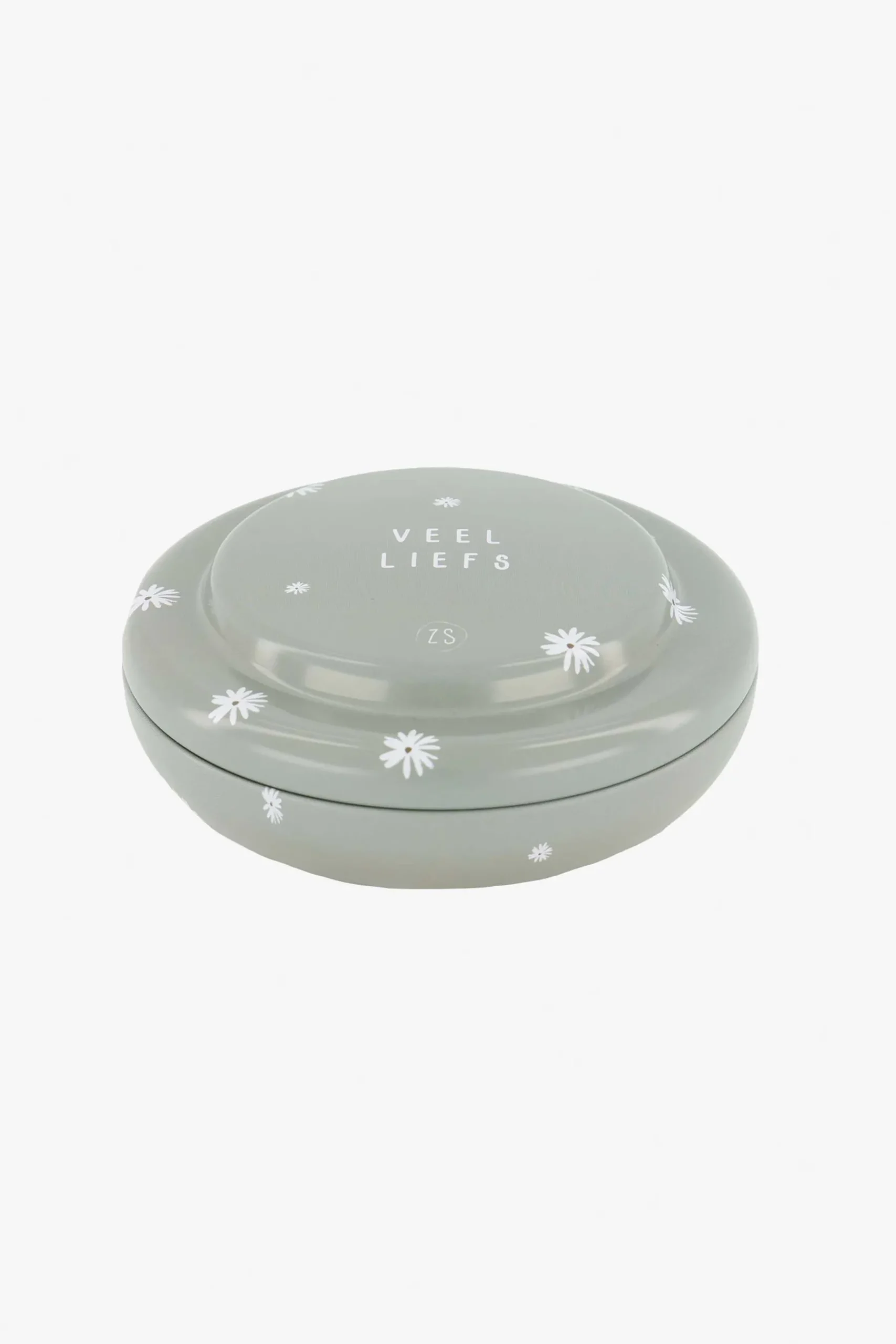 zusss_tinnen_geurkaars_bamboe_veel_liefs_saliegroen_0.webp Outlet tinnen geurkaars bamboe veel liefs saliegroen Geurkaarsen