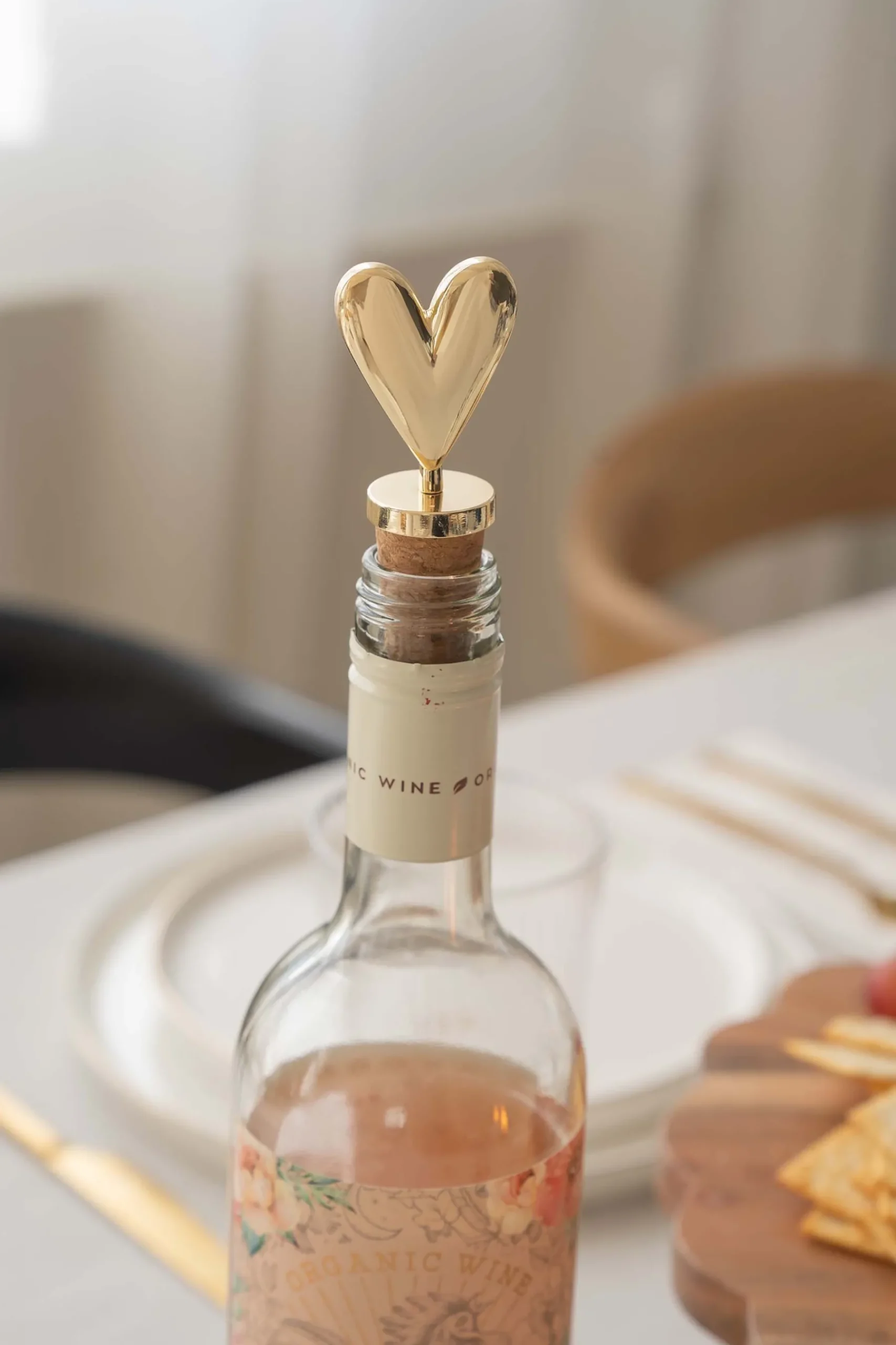 zusss_wijnstopper_hartje_goud_2.webp Shop wijnstopper hartje Keukenaccessoires